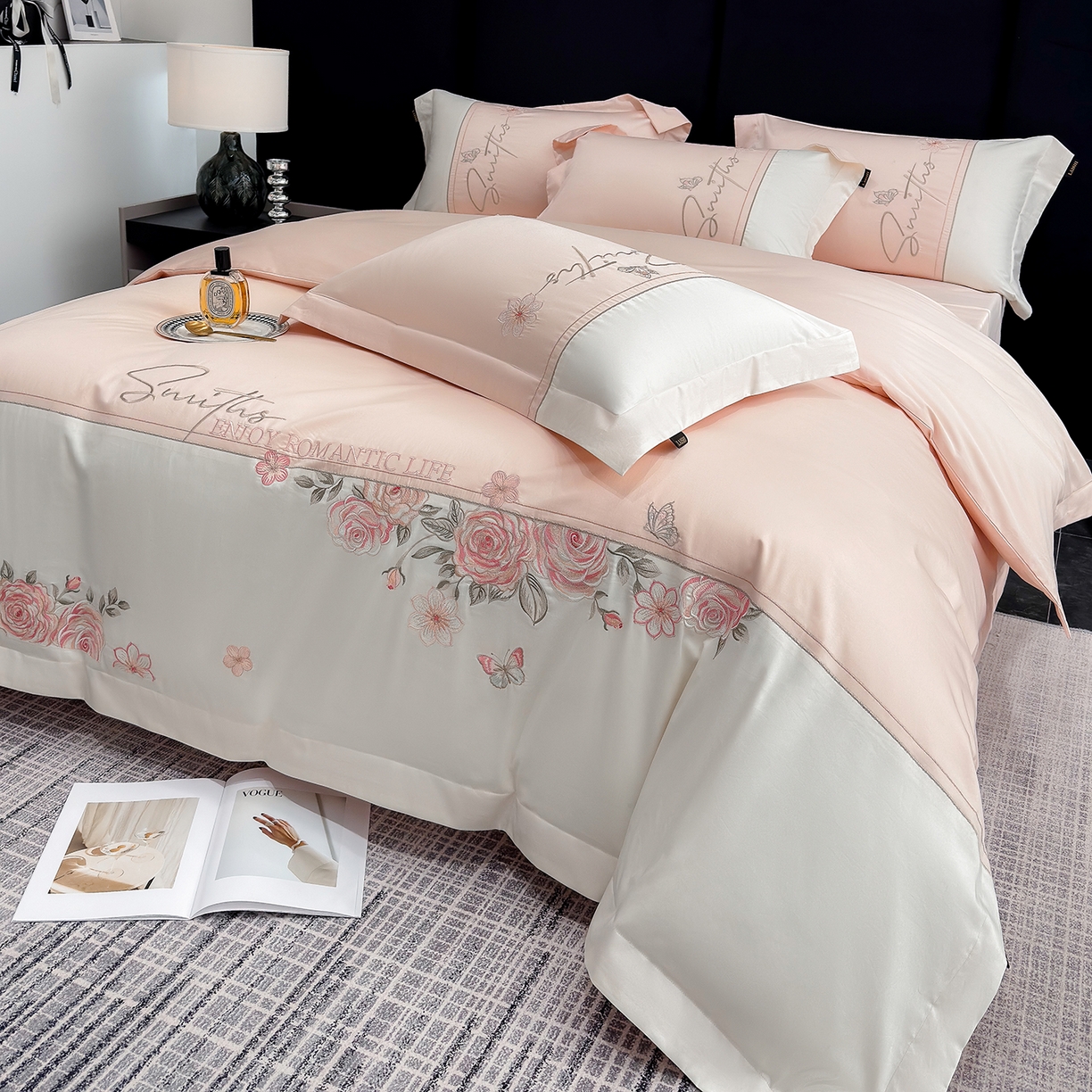 91家纺网 家纺一手货源 找家纺 欣宜家纺 2026新款100支全棉纯棉50x50s埃及贡缎长绒棉刺绣绣花四件套-花开半夏系列 花开半夏-轻奢粉