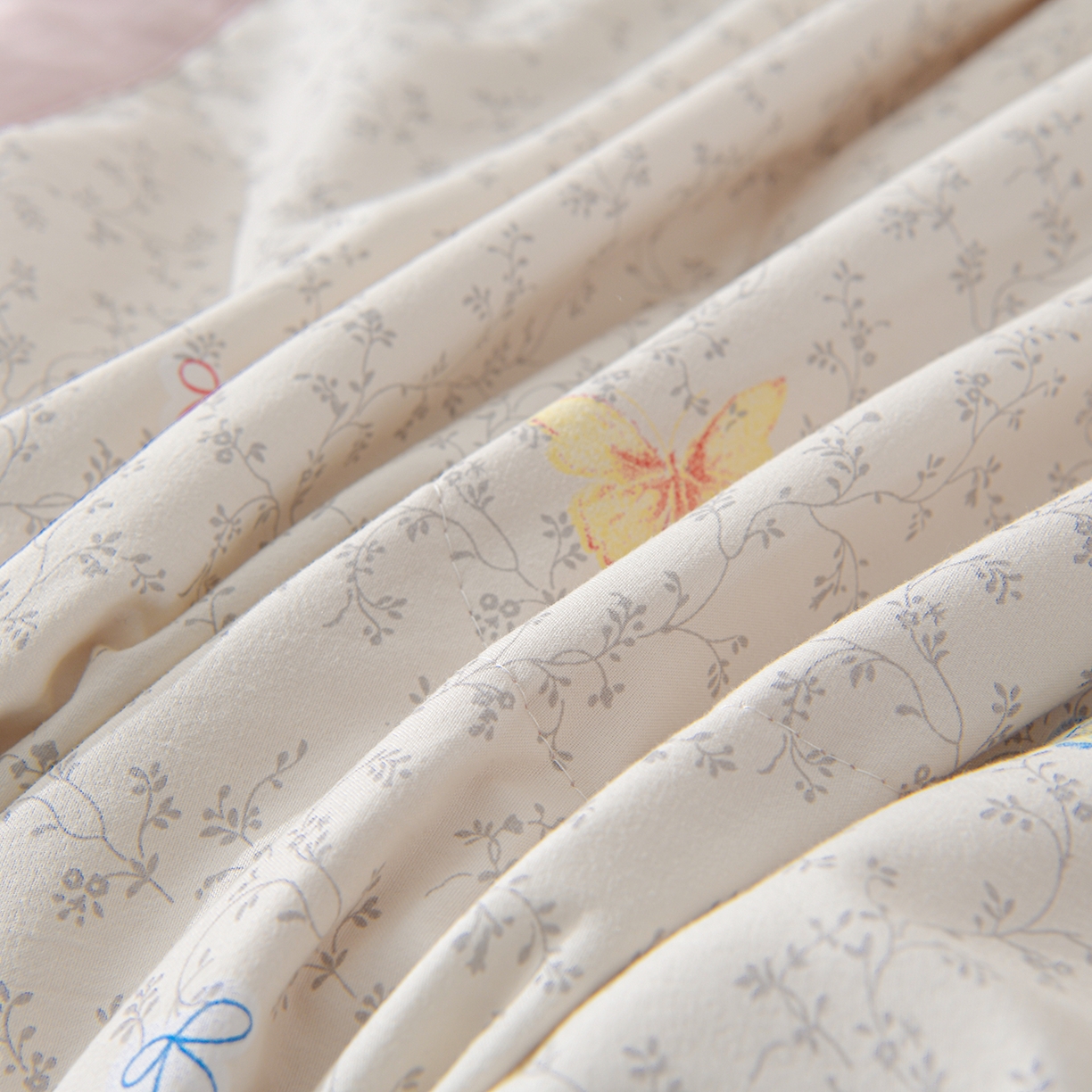 91家纺网 家纺一手货源 找家纺 金梦家居 2026新款水洗棉床盖被套四件套 蝴蝶缤纷