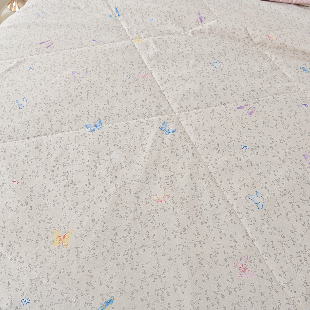 91家纺网 家纺一手货源 找家纺 金梦家居 2026新款水洗棉床盖被套四件套 蝴蝶缤纷