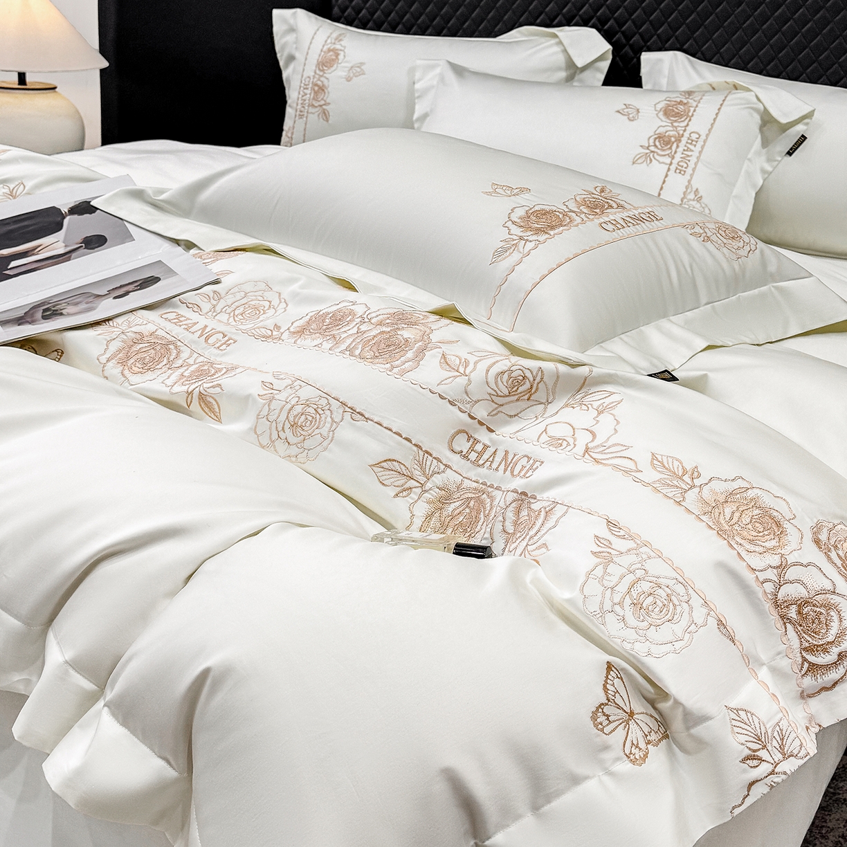 91家纺网 家纺一手货源 找家纺 欣宜家纺 2026新品100支纯棉全棉50x50s贡缎长绒棉刺绣绣花四件套-倾城系列 倾城-贵族白