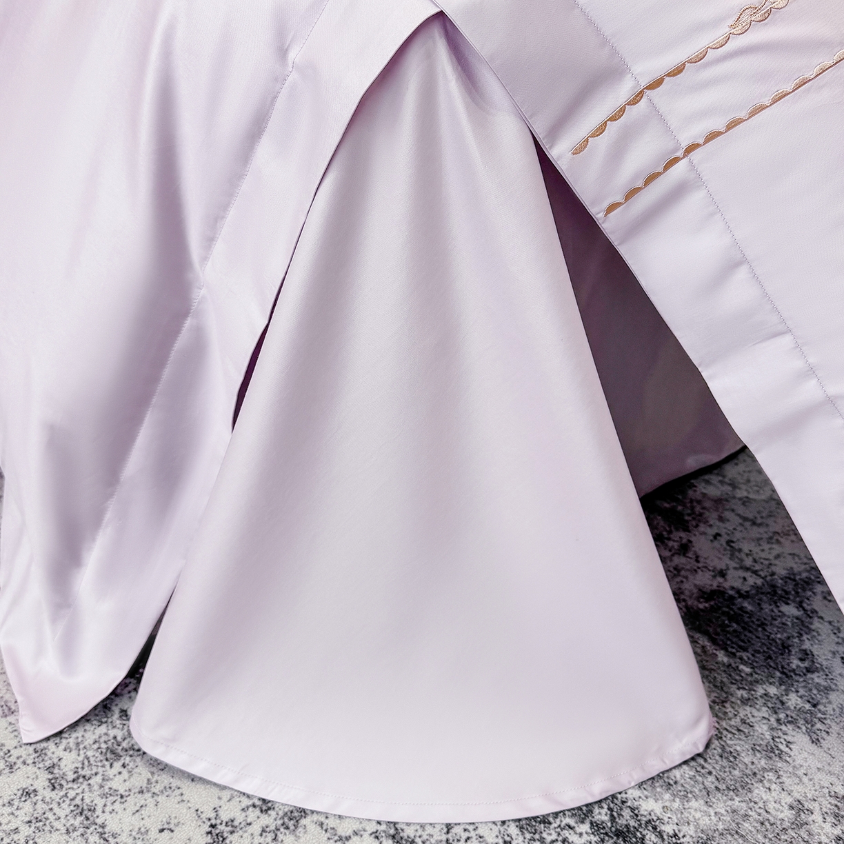 91家纺网 家纺一手货源 找家纺 欣宜家纺 2026新品100支纯棉全棉50x50s贡缎长绒棉刺绣绣花四件套-倾城系列 倾城-香芋紫