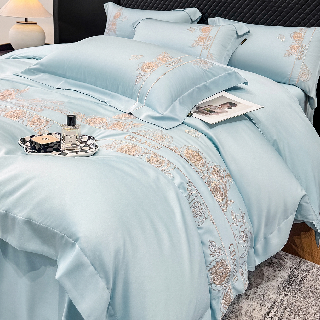 欣宜家纺 2026新品100支纯棉全棉50x50s贡缎长绒棉刺绣绣花四件套-倾城系列 倾城-天空蓝