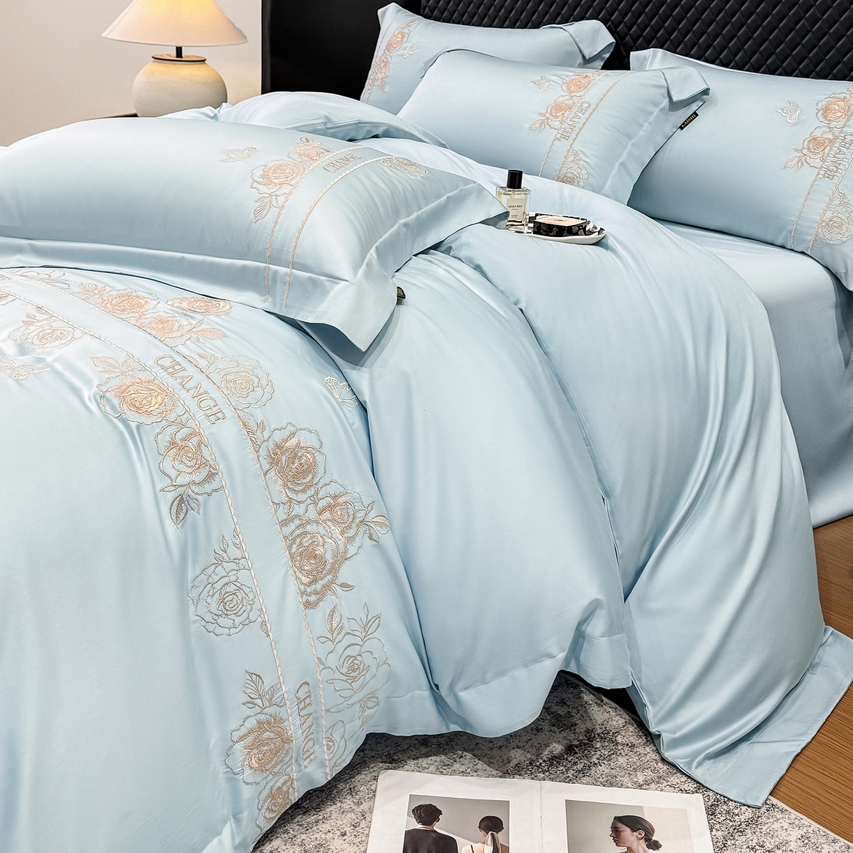 91家纺网 家纺一手货源 找家纺 欣宜家纺 2026新品100支纯棉全棉50x50s贡缎长绒棉刺绣绣花四件套-倾城系列 倾城-天空蓝