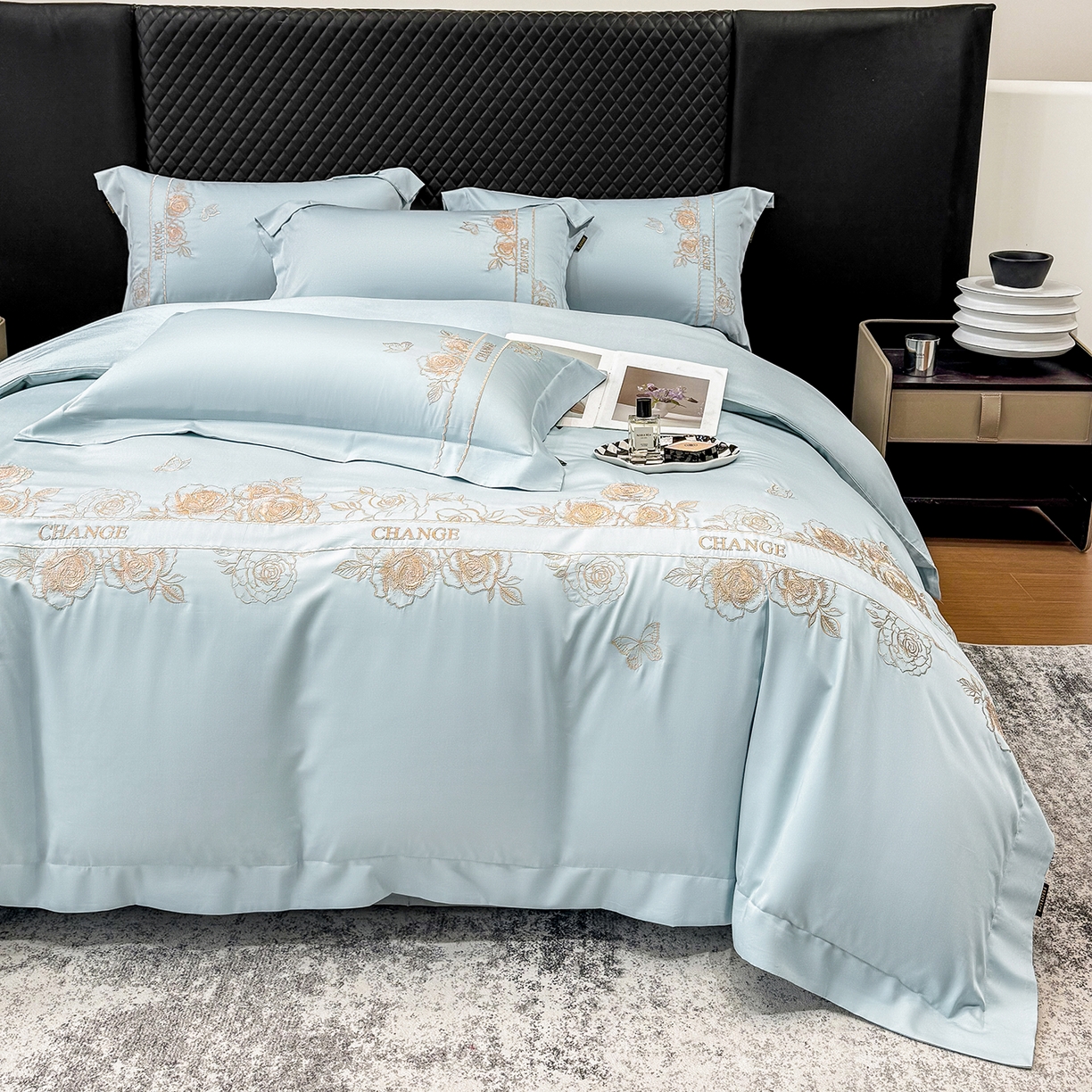 91家纺网 家纺一手货源 找家纺 欣宜家纺 2026新品100支纯棉全棉50x50s贡缎长绒棉刺绣绣花四件套-倾城系列 倾城-天空蓝