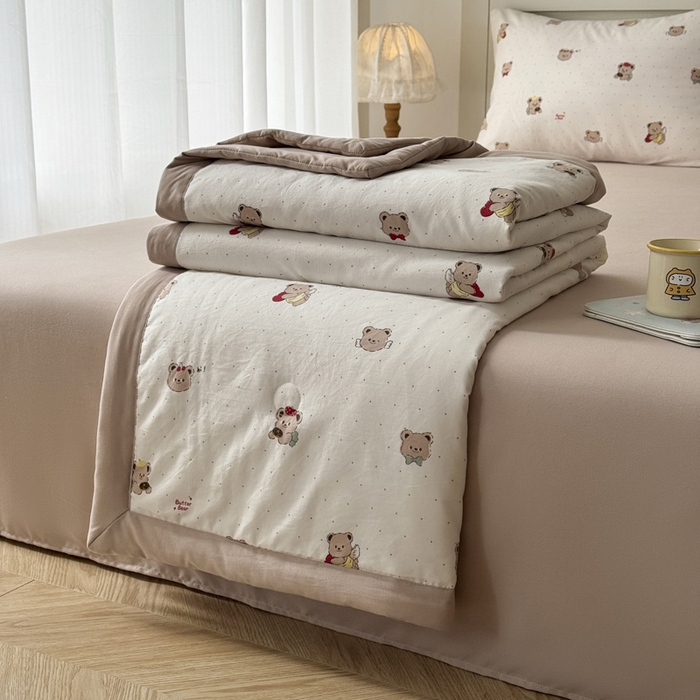 91家纺网 家纺一手货源 找家纺 盛凡家纺 2026新款小清新抗菌夏被夏凉被空调被被子被芯夏被四件套 熊趣心漾