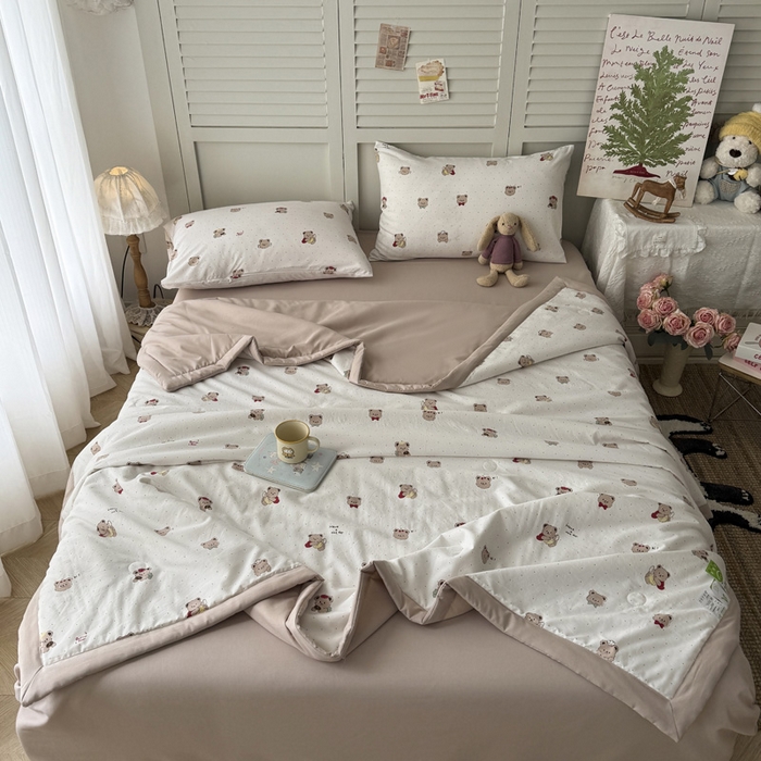 91家纺网 家纺一手货源 找家纺 盛凡家纺 2026新款小清新抗菌夏被夏凉被空调被被子被芯夏被四件套 熊趣心漾