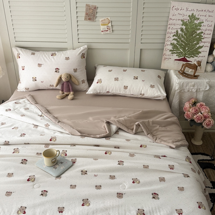 91家纺网 家纺一手货源 找家纺 盛凡家纺 2026新款小清新抗菌夏被夏凉被空调被被子被芯夏被四件套 熊趣心漾