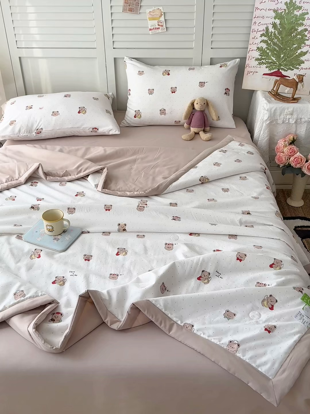 91家纺网 家纺一手货源 找家纺 盛凡家纺 2026新款小清新抗菌夏被夏凉被空调被被子被芯夏被四件套 熊趣心漾