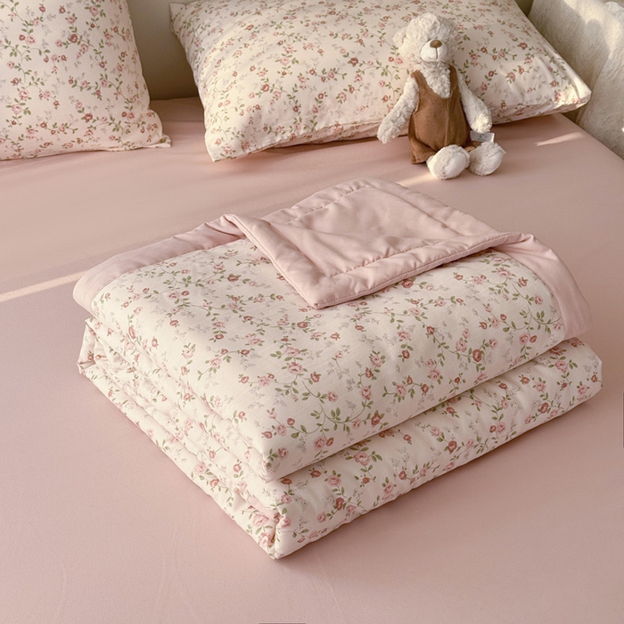 91家纺网 家纺一手货源 找家纺 盛凡家纺 2026新款小清新抗菌夏被夏凉被空调被被子被芯夏被四件套 云间花絮