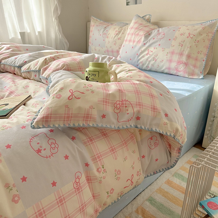 91家纺网 家纺一手货源 找家纺 （总）桃子家居 2026新款A类纯棉三角针贝壳边工艺卡通撞色猫咪卡通全棉四件套