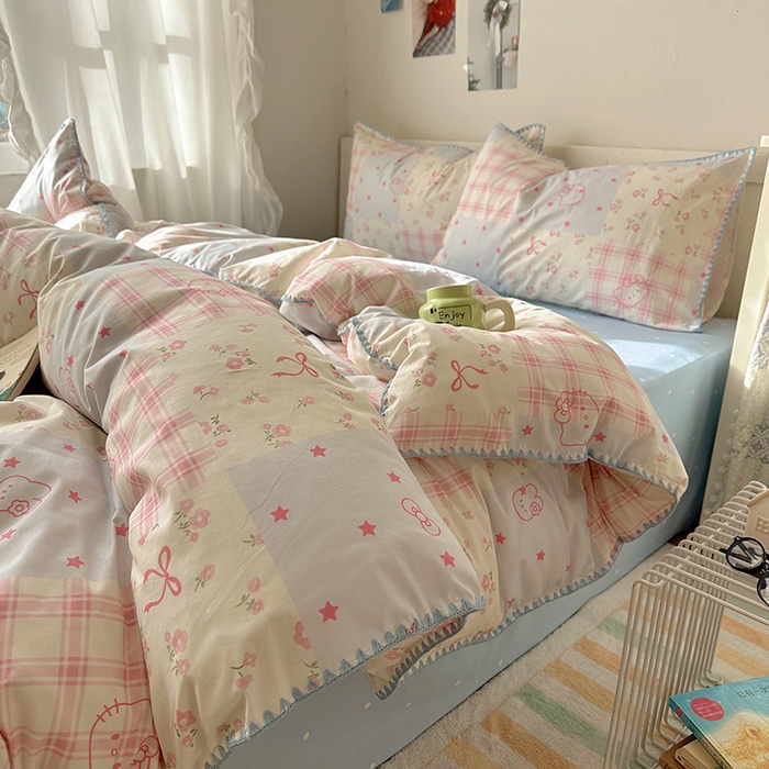 91家纺网 家纺一手货源 找家纺 （总）桃子家居 2026新款A类纯棉三角针贝壳边工艺卡通撞色猫咪卡通全棉四件套