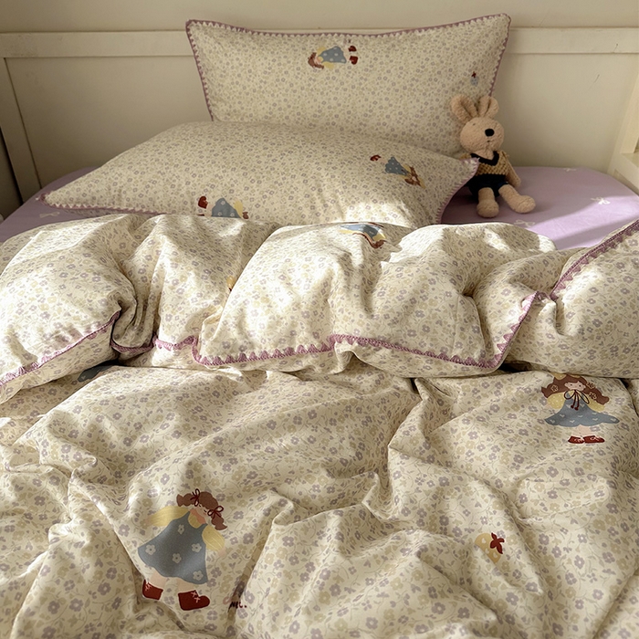 91家纺网 家纺一手货源 找家纺 桃子家居 2026新款A类纯棉三角针贝壳边工艺卡通撞色猫咪卡通全棉四件套 棉贝壳边-紫花女孩