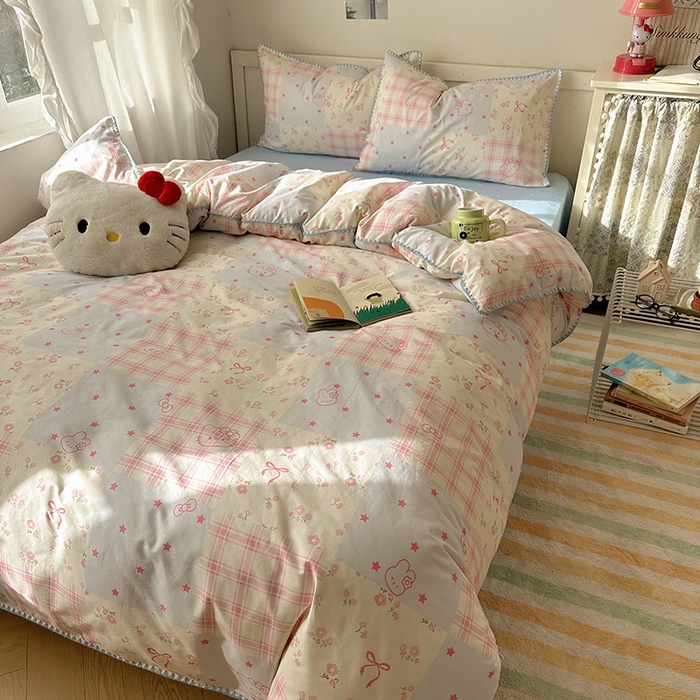 91家纺网 家纺一手货源 找家纺 桃子家居 2026新款A类纯棉三角针贝壳边工艺卡通撞色猫咪卡通全棉四件套 棉贝壳边-粉蓝奶油猫