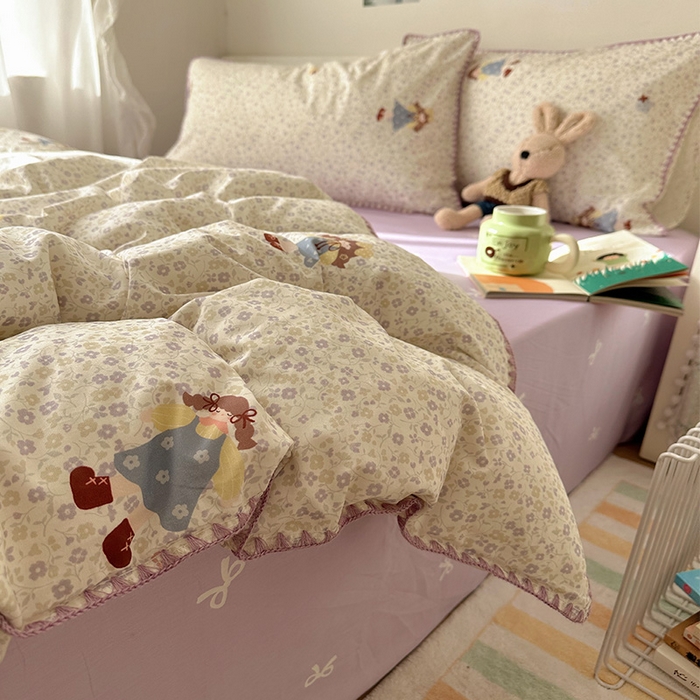 91家纺网 家纺一手货源 找家纺 桃子家居 2026新款A类纯棉三角针贝壳边工艺卡通撞色猫咪卡通全棉四件套 棉贝壳边-紫花女孩