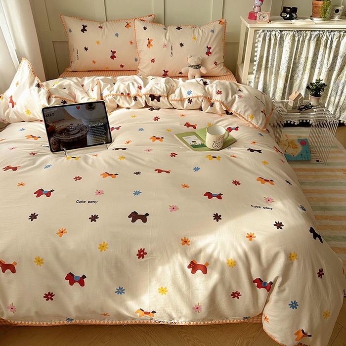 91家纺网 家纺一手货源 找家纺 桃子家居 2026新款A类纯棉三角针贝壳边工艺卡通撞色猫咪卡通全棉四件套 棉贝壳边-花间小马