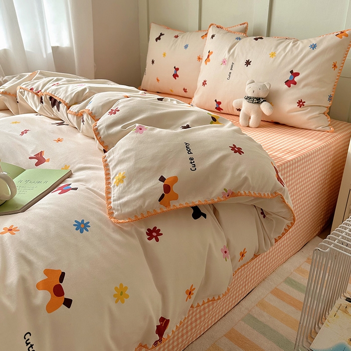 91家纺网 家纺一手货源 找家纺 桃子家居 2026新款A类纯棉三角针贝壳边工艺卡通撞色猫咪卡通全棉四件套 棉贝壳边-花间小马