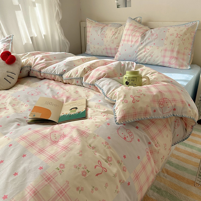 91家纺网 家纺一手货源 找家纺 （总）桃子家居 2026新款A类纯棉三角针贝壳边工艺卡通撞色猫咪卡通全棉四件套