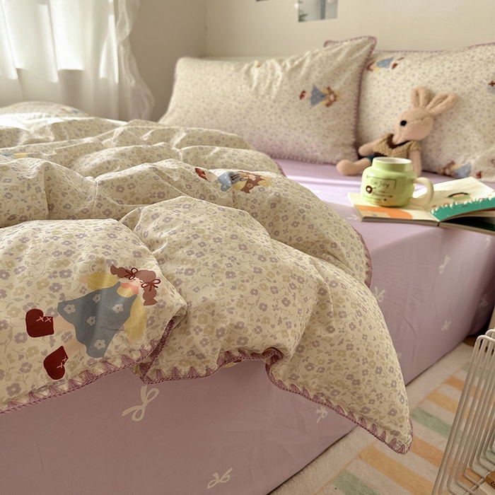 91家纺网 家纺一手货源 找家纺 桃子家居 2026新款A类纯棉三角针贝壳边工艺卡通撞色猫咪卡通全棉四件套 棉贝壳边-紫花女孩