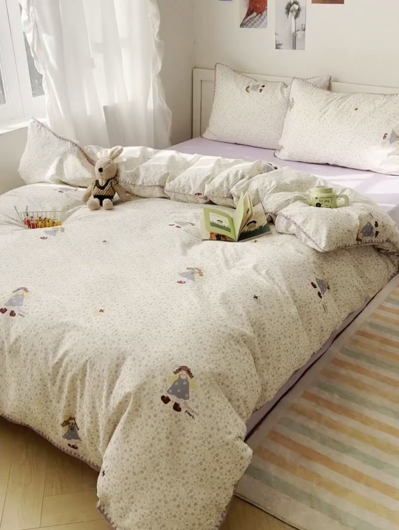 91家纺网 家纺一手货源 找家纺 桃子家居 2026新款A类纯棉三角针贝壳边工艺卡通撞色猫咪卡通全棉四件套 棉贝壳边-紫花女孩