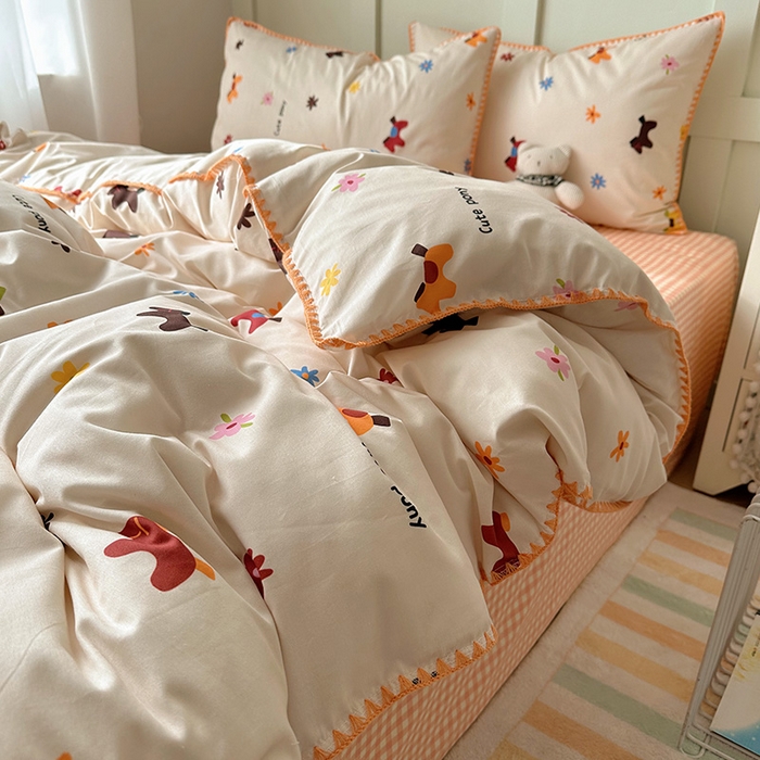 91家纺网 家纺一手货源 找家纺 （总）桃子家居 2026新款A类纯棉三角针贝壳边工艺卡通撞色猫咪卡通全棉四件套