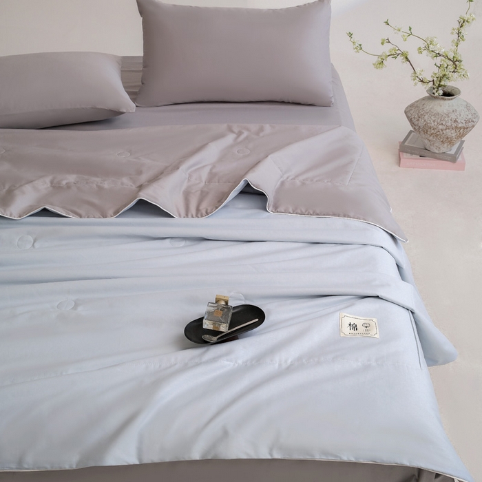 91家纺网 家纺一手货源 找家纺 盛凡家纺 2026新款133*72全棉A类55大豆抗菌夏被夏凉被空调被 花青兰+幻影灰