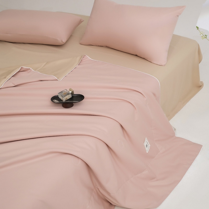 91家纺网 家纺一手货源 找家纺 盛凡家纺 2026新款133*72全棉A类55大豆抗菌夏被夏凉被空调被 玫瑰粉+奶咖