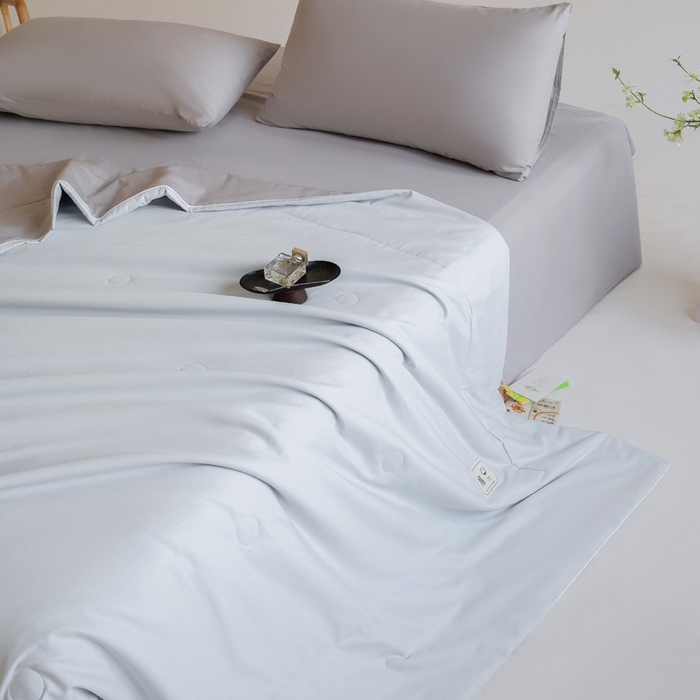 91家纺网 家纺一手货源 找家纺 盛凡家纺 2026新款133*72全棉A类55大豆抗菌夏被夏凉被空调被 花青兰+幻影灰