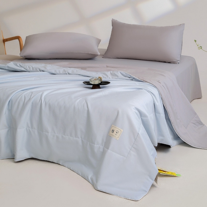 91家纺网 家纺一手货源 找家纺 盛凡家纺 2026新款133*72全棉A类55大豆抗菌夏被夏凉被空调被 花青兰+幻影灰