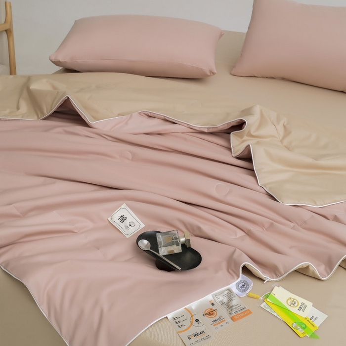 91家纺网 家纺一手货源 找家纺 盛凡家纺 2026新款133*72全棉A类55大豆抗菌夏被夏凉被空调被 玫瑰粉+奶咖