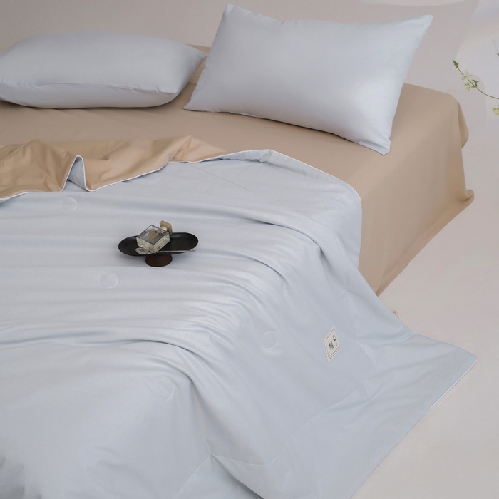 91家纺网 家纺一手货源 找家纺 盛凡家纺 2026新款133*72全棉A类55大豆抗菌夏被夏凉被空调被 花青兰+奶咖