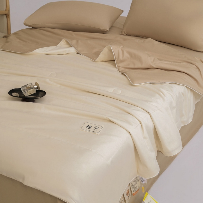 91家纺网 家纺一手货源 找家纺 盛凡家纺 2026新款133*72全棉A类55大豆抗菌夏被夏凉被空调被 茶白+奶咖