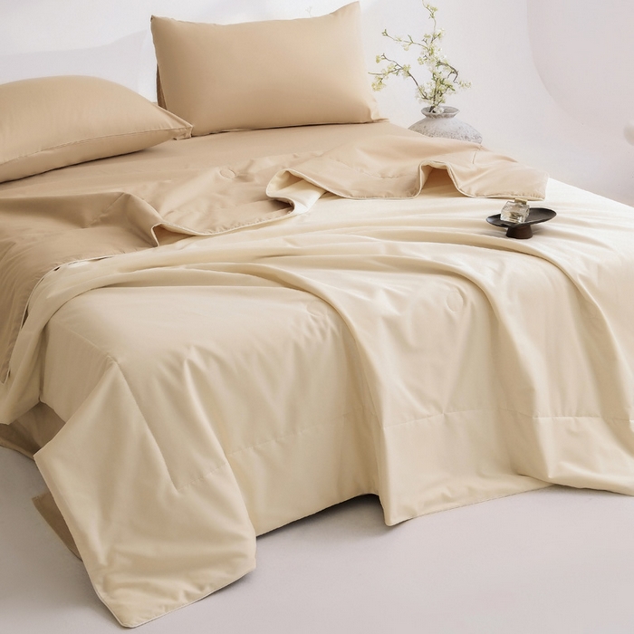 91家纺网 家纺一手货源 找家纺 盛凡家纺 2026新款133*72全棉A类55大豆抗菌夏被夏凉被空调被 茶白+奶咖