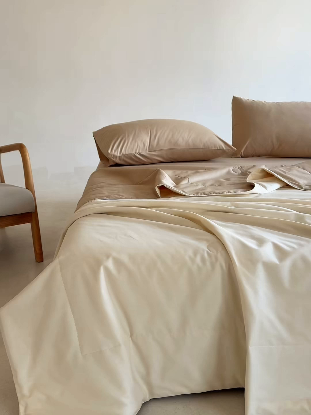 91家纺网 家纺一手货源 找家纺 盛凡家纺 2026新款133*72全棉A类55大豆抗菌夏被夏凉被空调被 茶白+奶咖