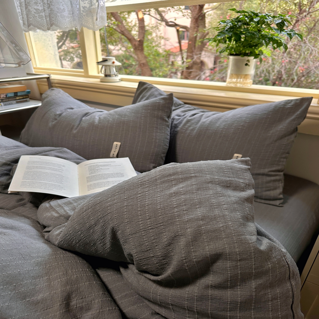 91家纺网 家纺一手货源 找家纺 优兰朵家纺 2026新款简约素色亚麻风纯色无印四件套 烟灰-素然