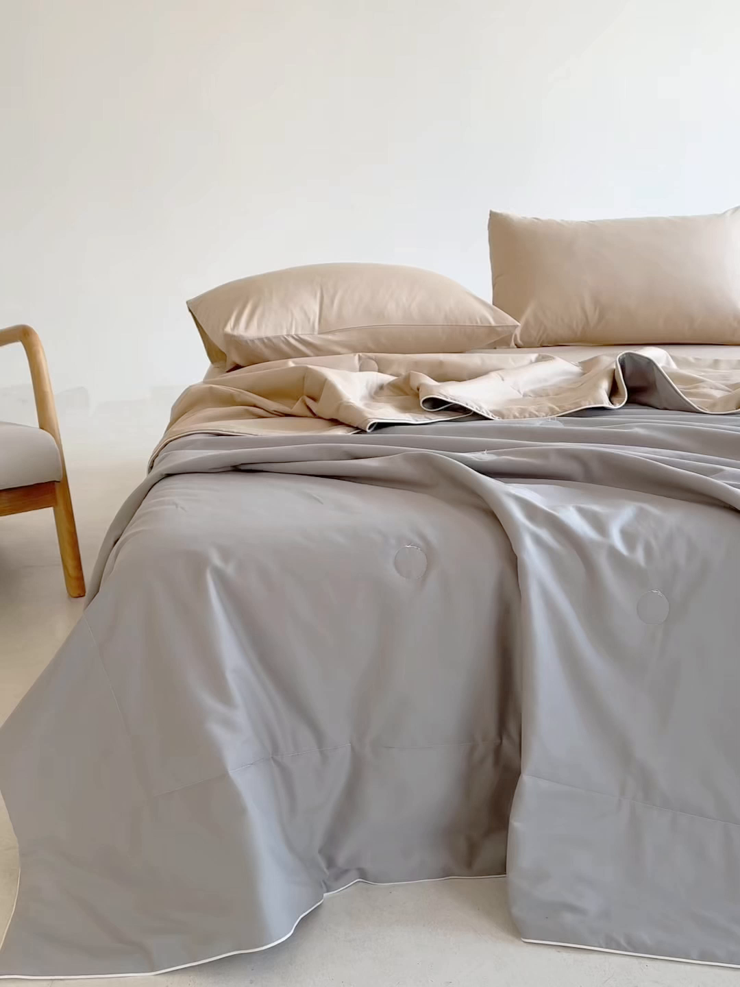 91家纺网 家纺一手货源 找家纺 盛凡家纺 2026新款133*72全棉A类55大豆抗菌夏被夏凉被空调被 幻影灰+奶咖