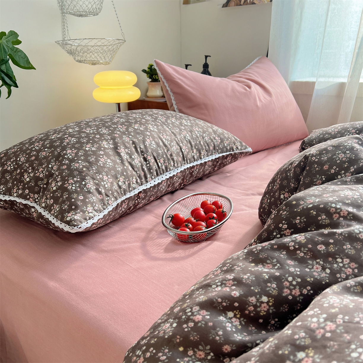 91家纺网 家纺一手货源 找家纺 三朵家纺 2026新款全棉纯棉双层纱小黑花边四件套 梦冉