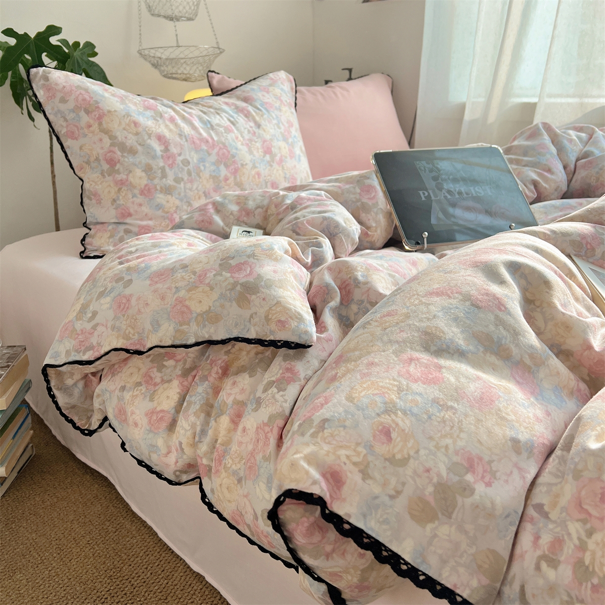 91家纺网 家纺一手货源 找家纺 （总）三朵家纺 2026新款全棉纯棉双层纱小黑花边四件套