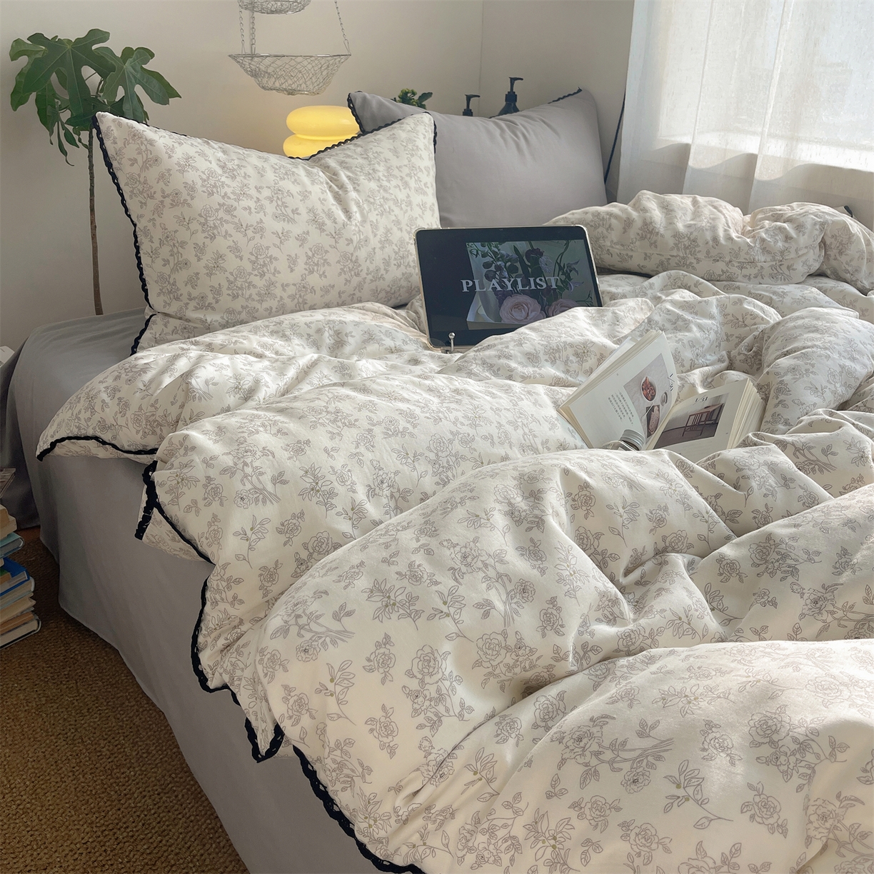 91家纺网 家纺一手货源 找家纺 三朵家纺 2026新款全棉纯棉双层纱小黑花边四件套 枝蔓