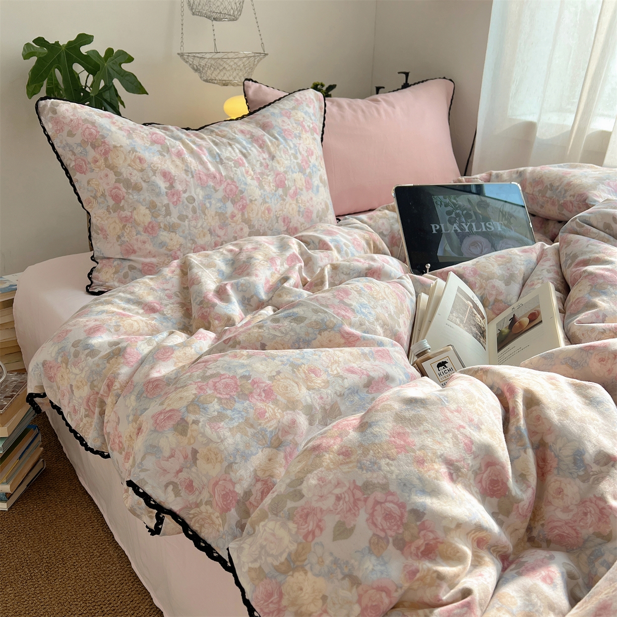 91家纺网 家纺一手货源 找家纺 三朵家纺 2026新款全棉纯棉双层纱小黑花边四件套 花影