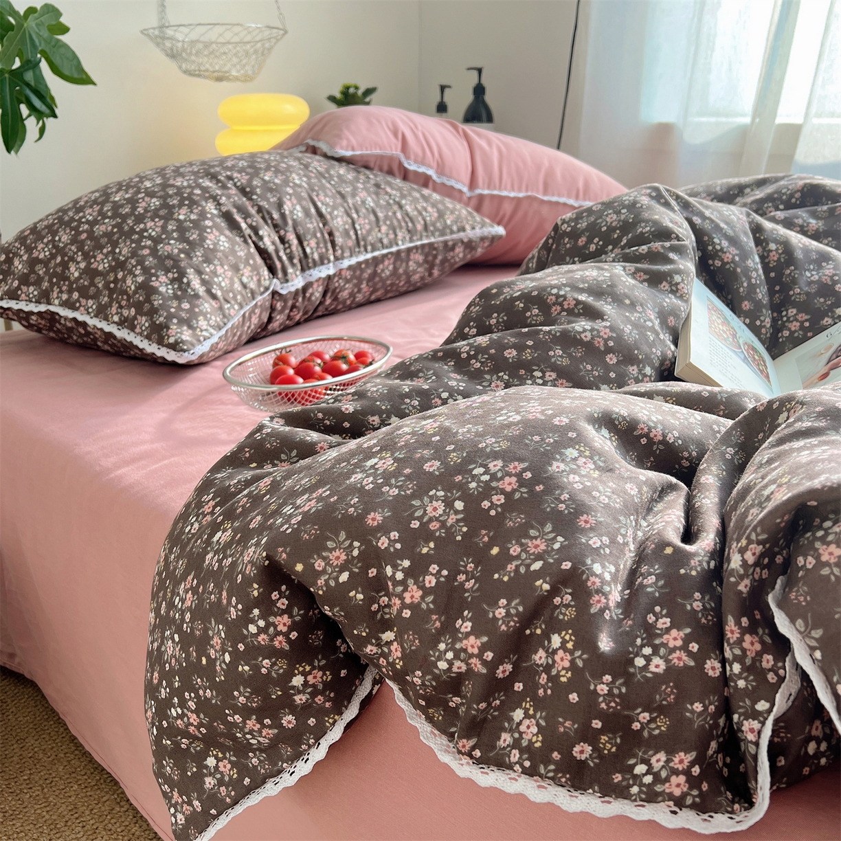 91家纺网 家纺一手货源 找家纺 三朵家纺 2026新款全棉纯棉双层纱小黑花边四件套 梦冉