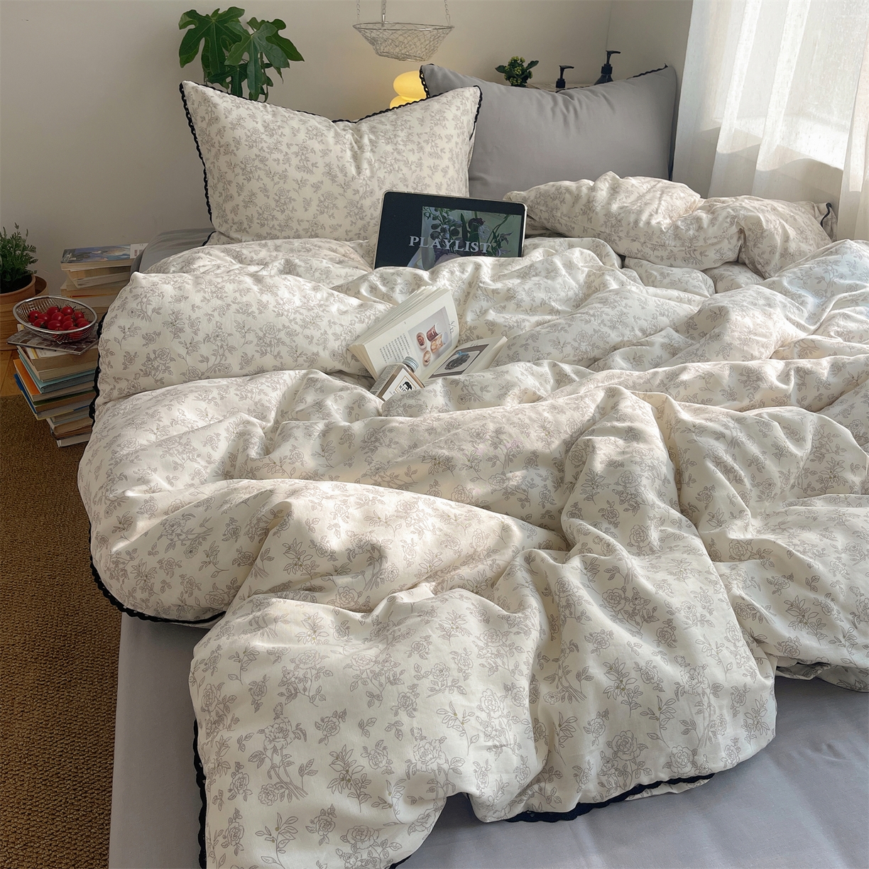 91家纺网 家纺一手货源 找家纺 三朵家纺 2026新款全棉纯棉双层纱小黑花边四件套 枝蔓