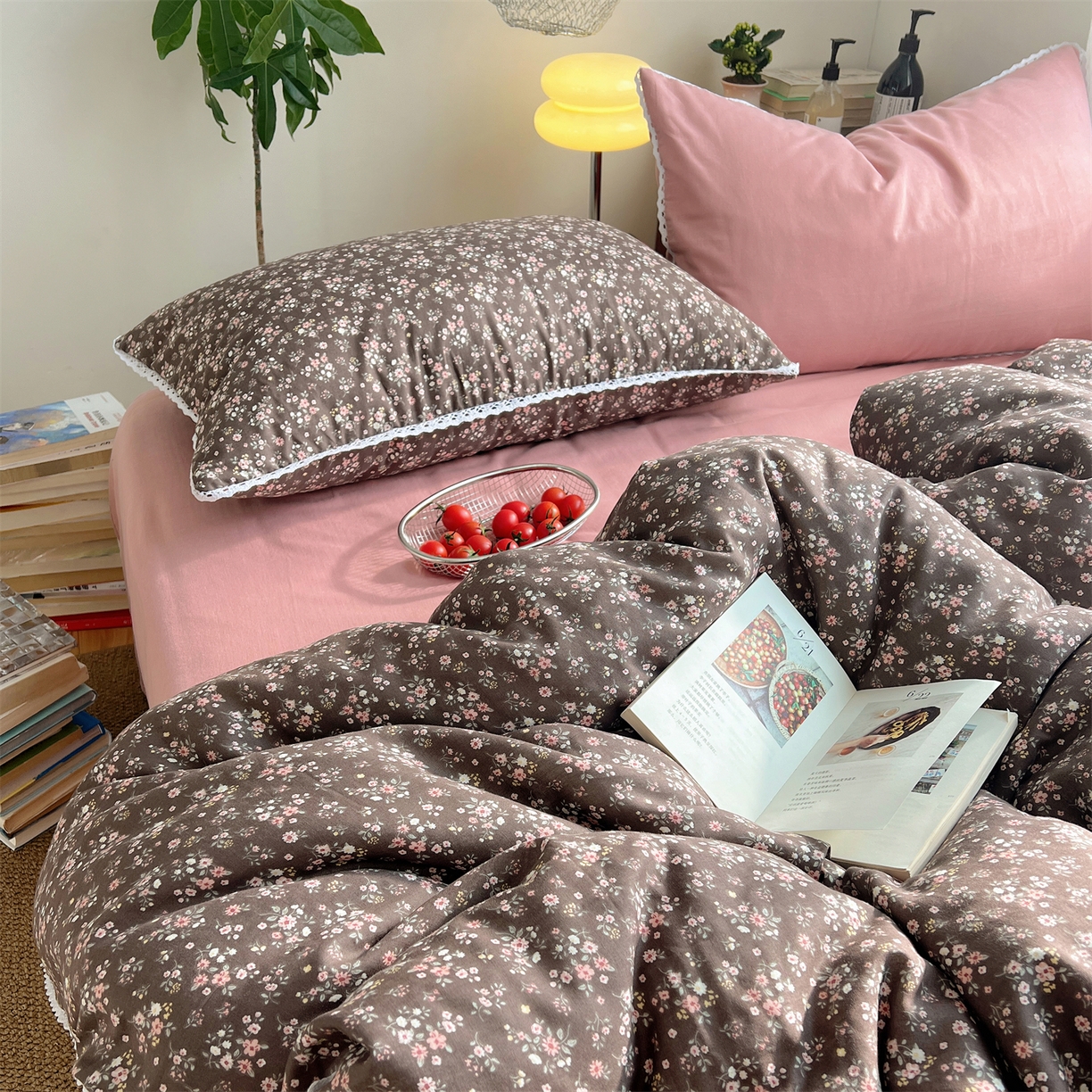 91家纺网 家纺一手货源 找家纺 三朵家纺 2026新款全棉纯棉双层纱小黑花边四件套 梦冉