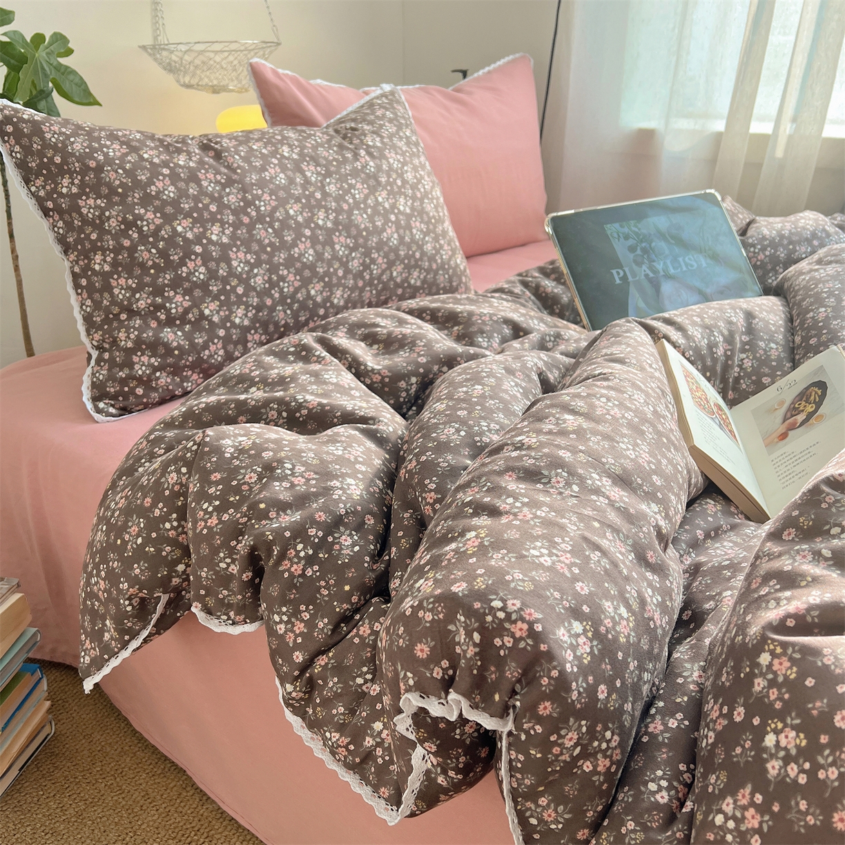 91家纺网 家纺一手货源 找家纺 三朵家纺 2026新款全棉纯棉双层纱小黑花边四件套 梦冉