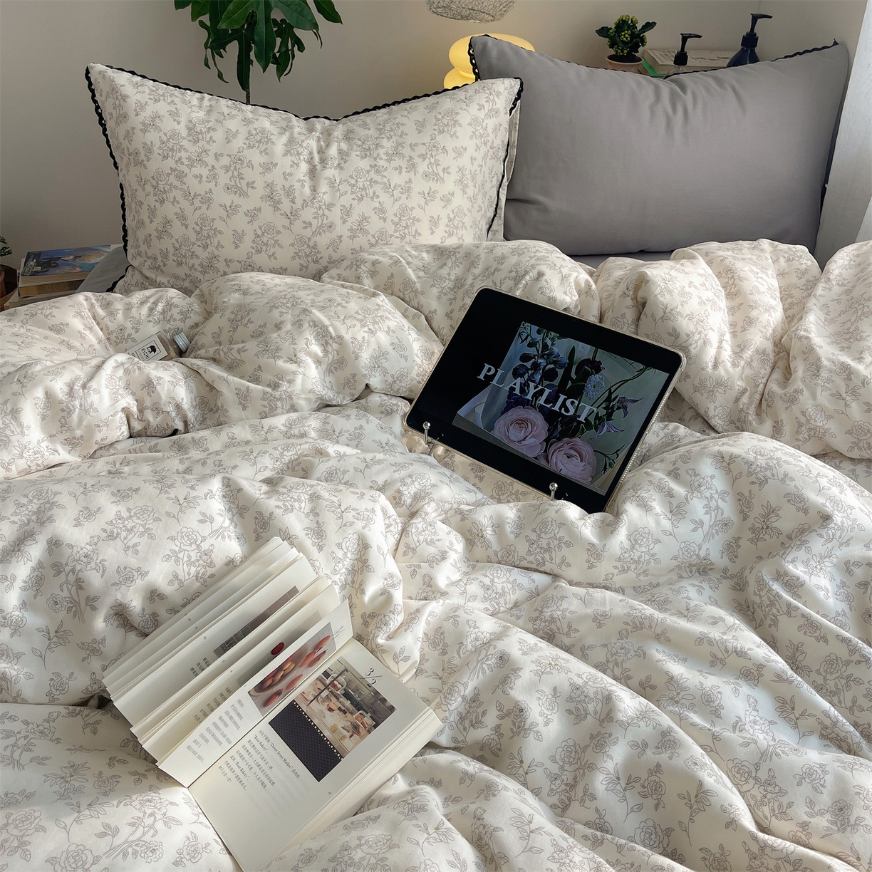 91家纺网 家纺一手货源 找家纺 三朵家纺 2026新款全棉纯棉双层纱小黑花边四件套 枝蔓