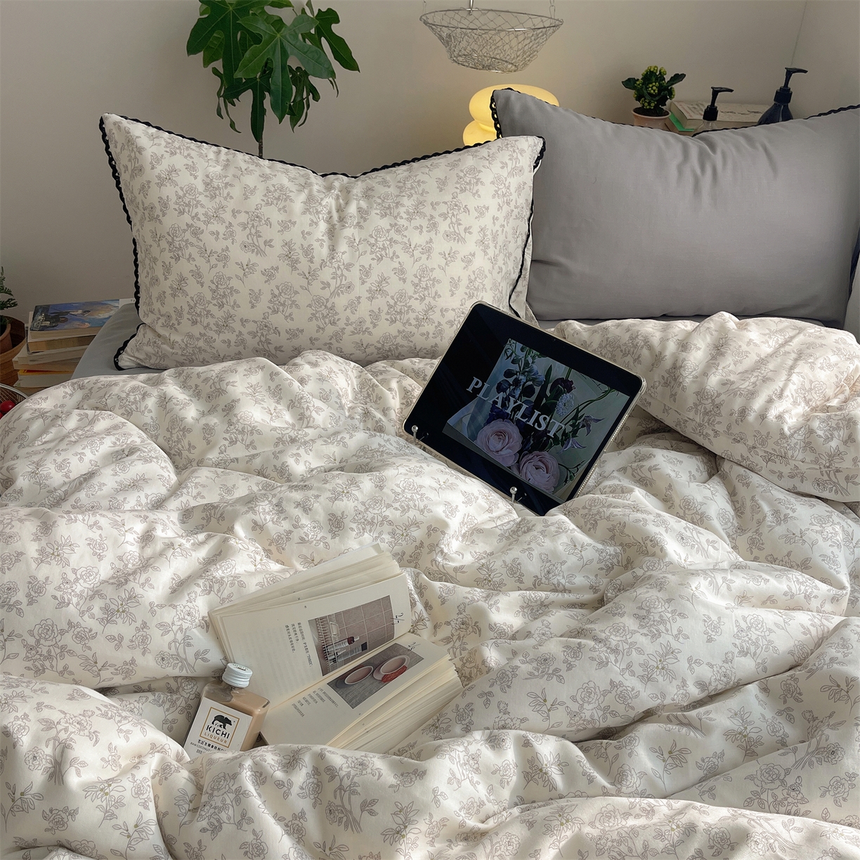 91家纺网 家纺一手货源 找家纺 三朵家纺 2026新款全棉纯棉双层纱小黑花边四件套 枝蔓