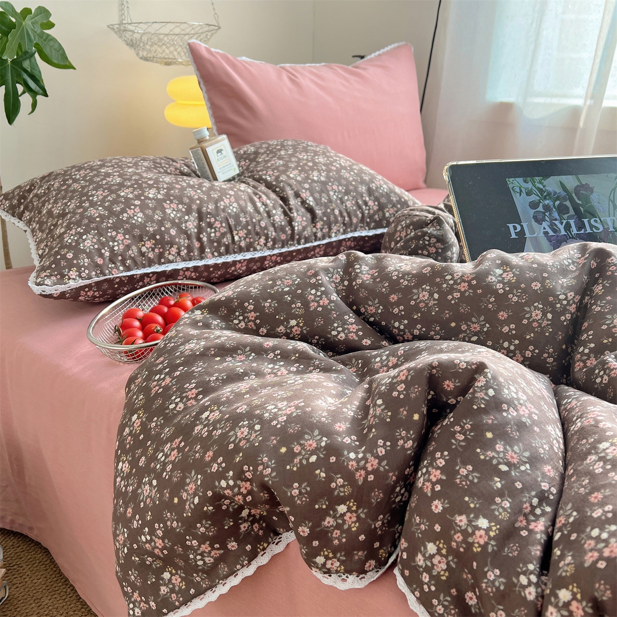 91家纺网 家纺一手货源 找家纺 三朵家纺 2026新款全棉纯棉双层纱小黑花边四件套 梦冉