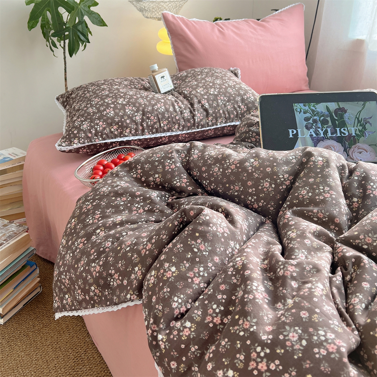 91家纺网 家纺一手货源 找家纺 三朵家纺 2026新款全棉纯棉双层纱小黑花边四件套 梦冉