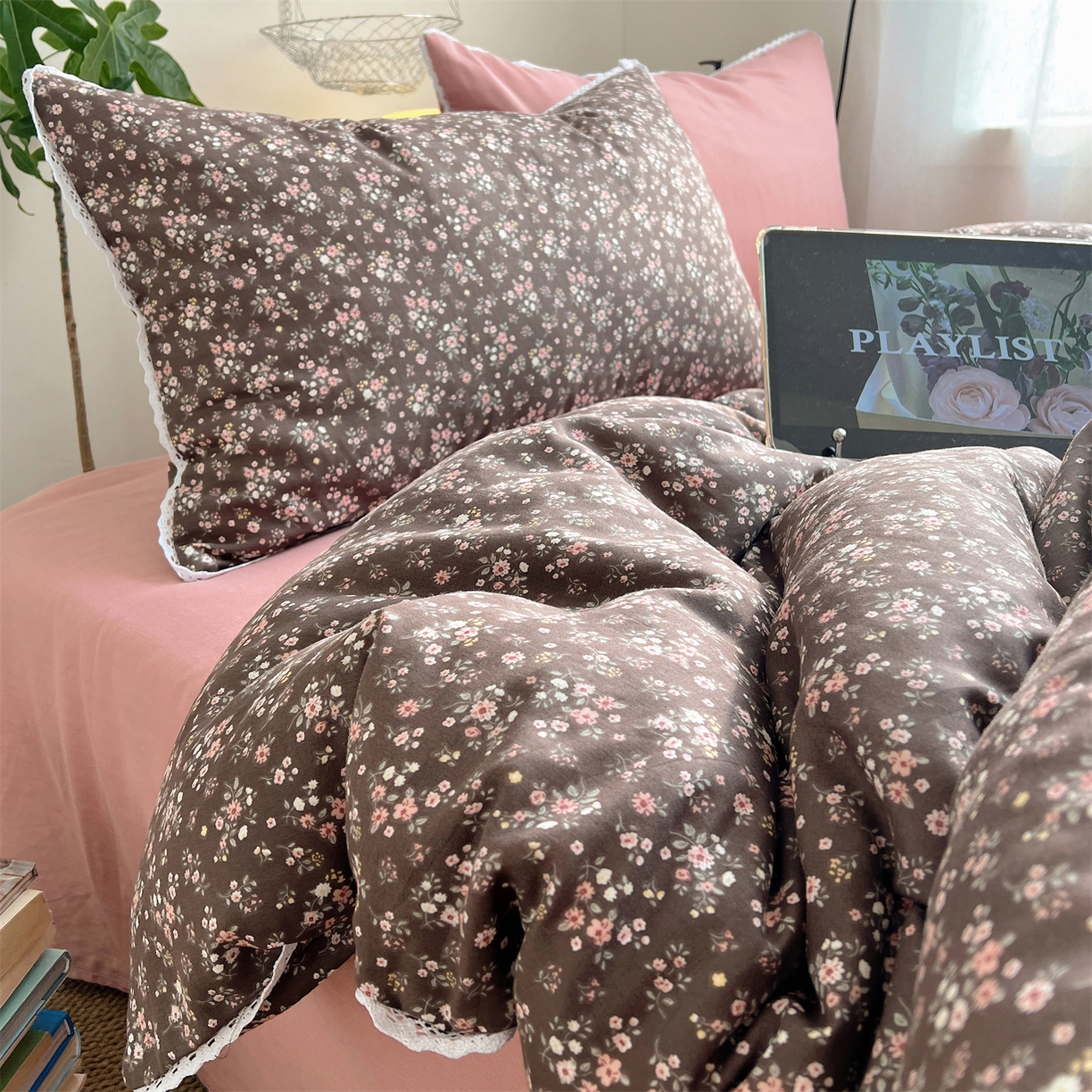 91家纺网 家纺一手货源 找家纺 三朵家纺 2026新款全棉纯棉双层纱小黑花边四件套 梦冉