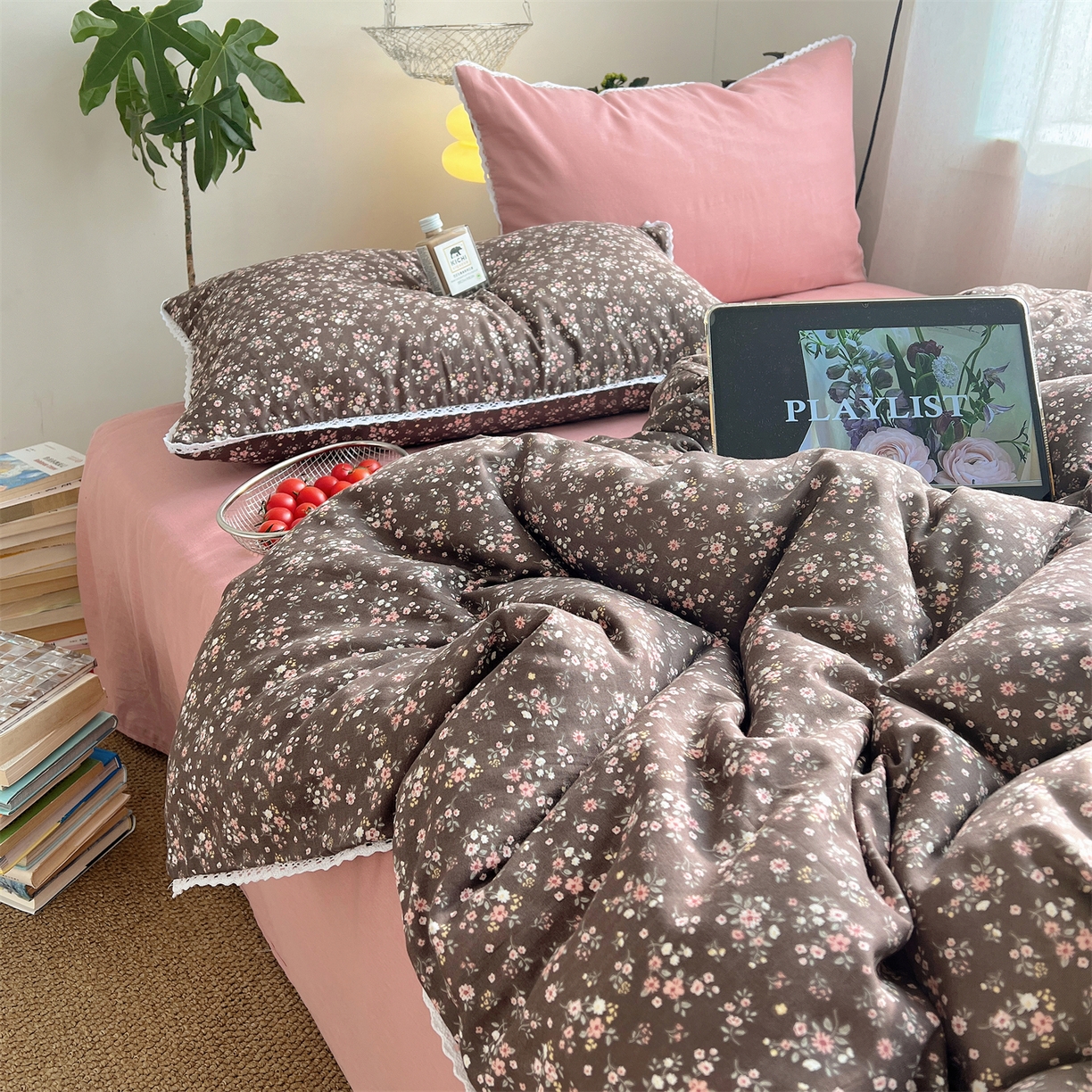 91家纺网 家纺一手货源 找家纺 三朵家纺 2026新款全棉纯棉双层纱小黑花边四件套 梦冉