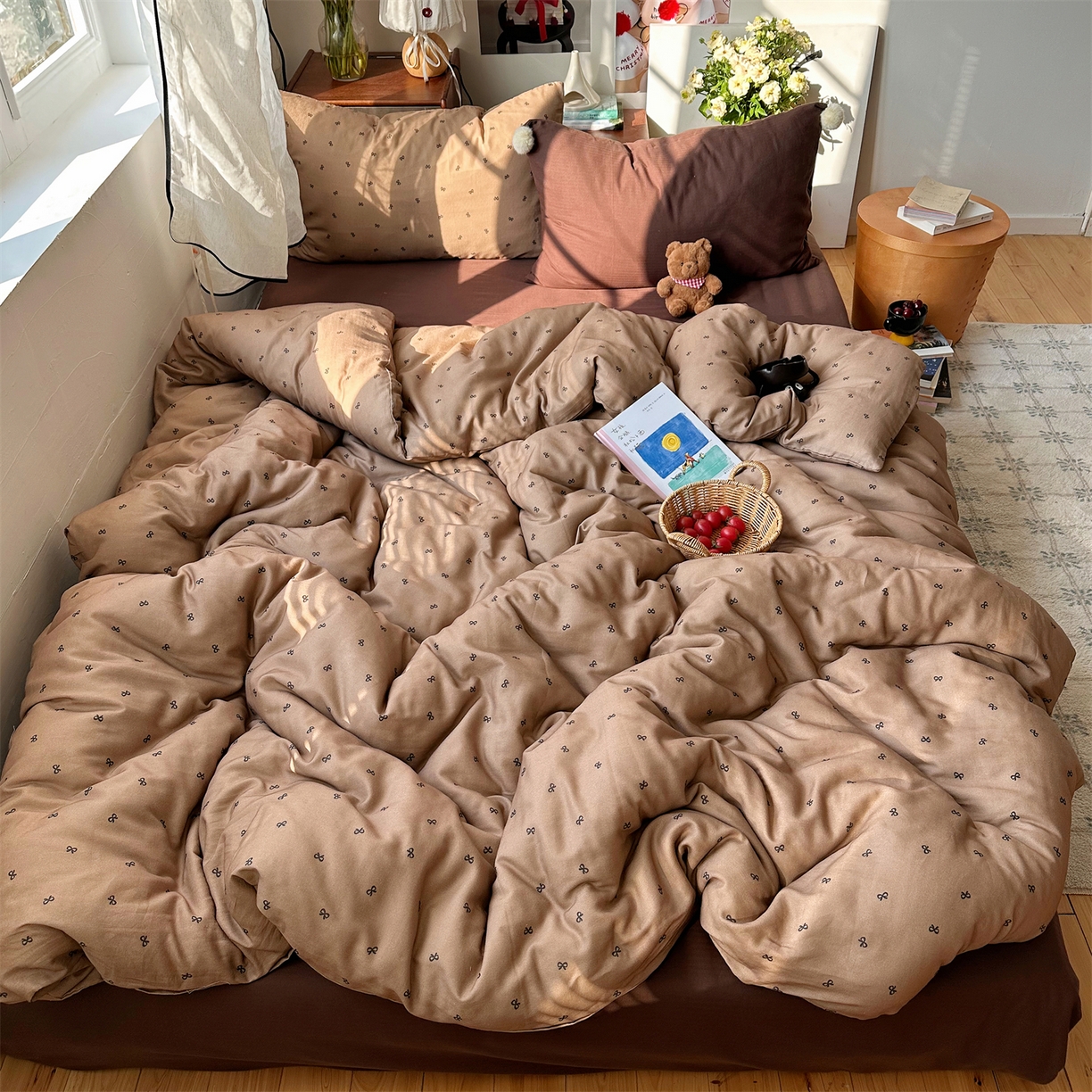 91家纺网 家纺一手货源 找家纺 三朵家纺 2026新款全棉纯棉双层纱小毛球系列四件套 蝴蝶结-咖